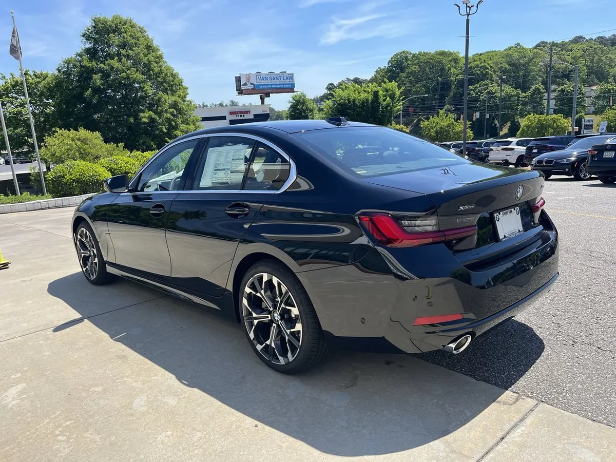 2026 BMW 330i xDrive thumbnail 6