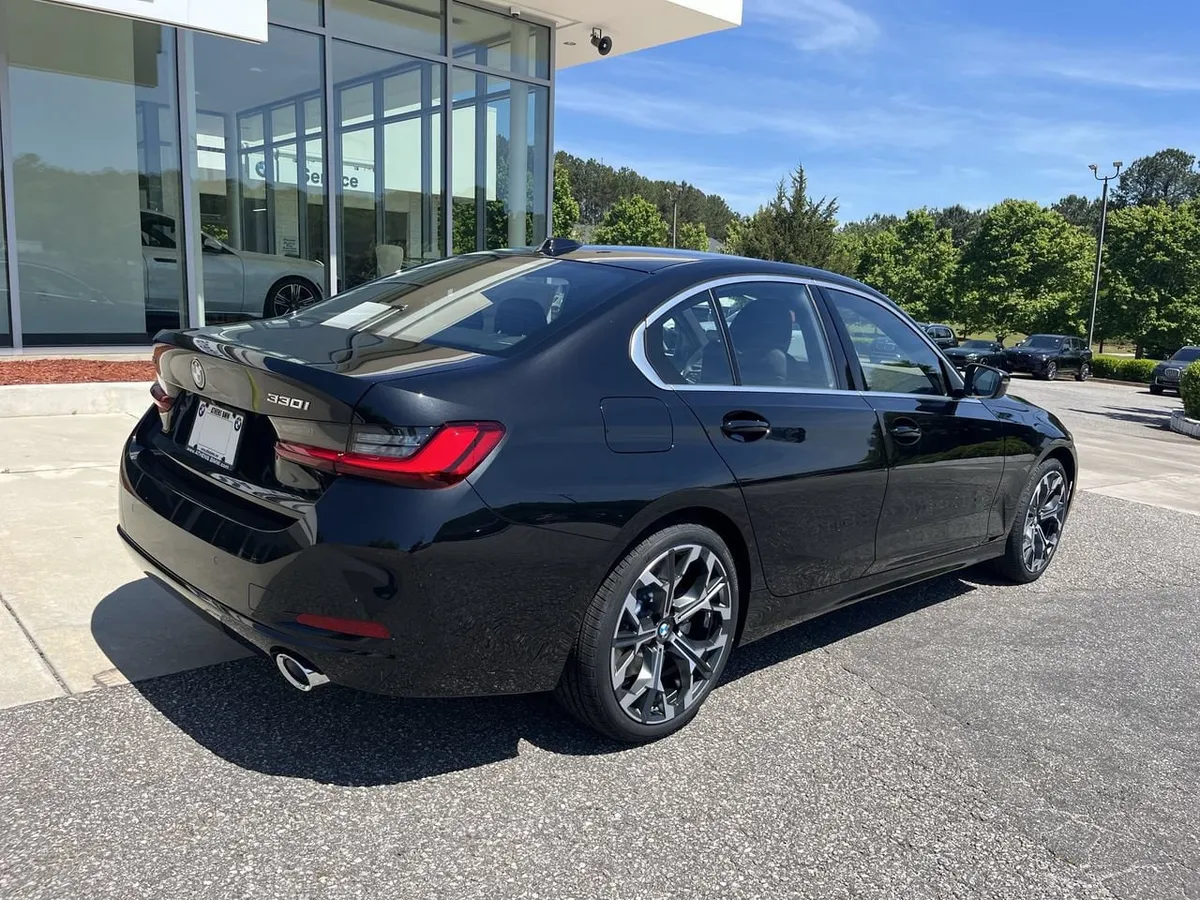 2026 BMW 330i xDrive thumbnail 8