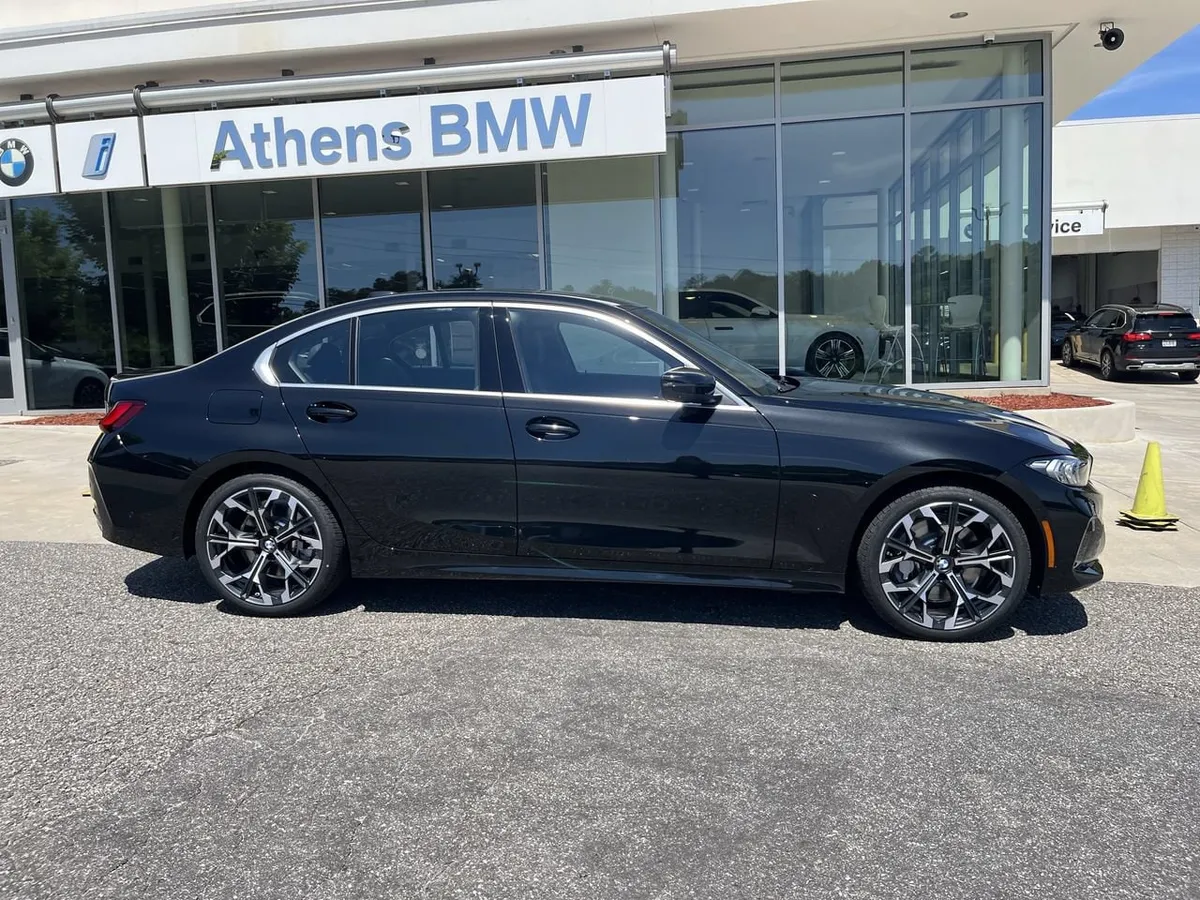 2026 BMW 330i xDrive thumbnail 9