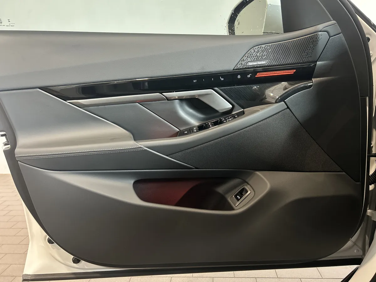 2026 BMW 5 Series 530i thumbnail 21
