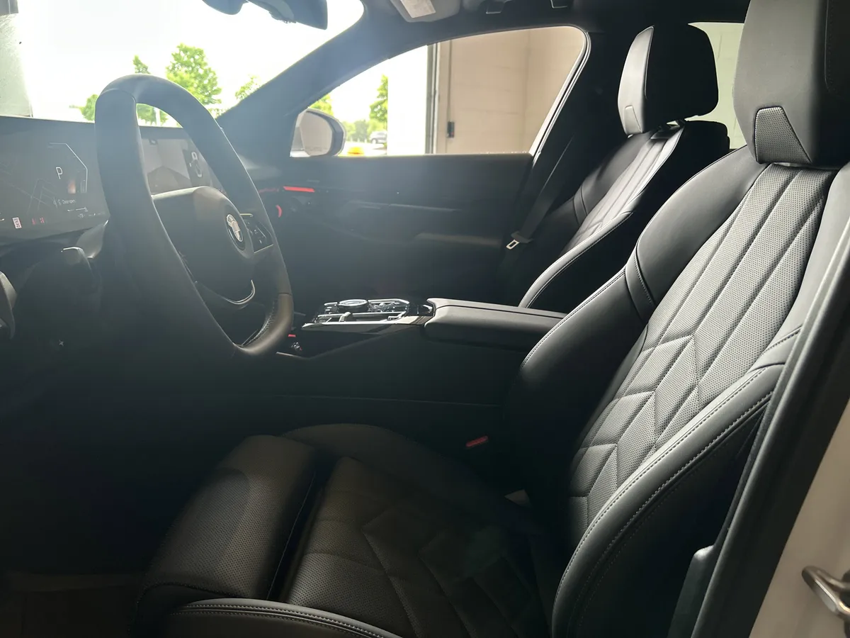 2026 BMW 5 Series 530i thumbnail 23