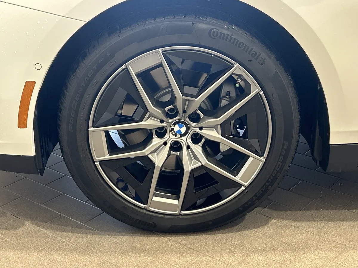 2026 BMW 5 Series 530i thumbnail 31