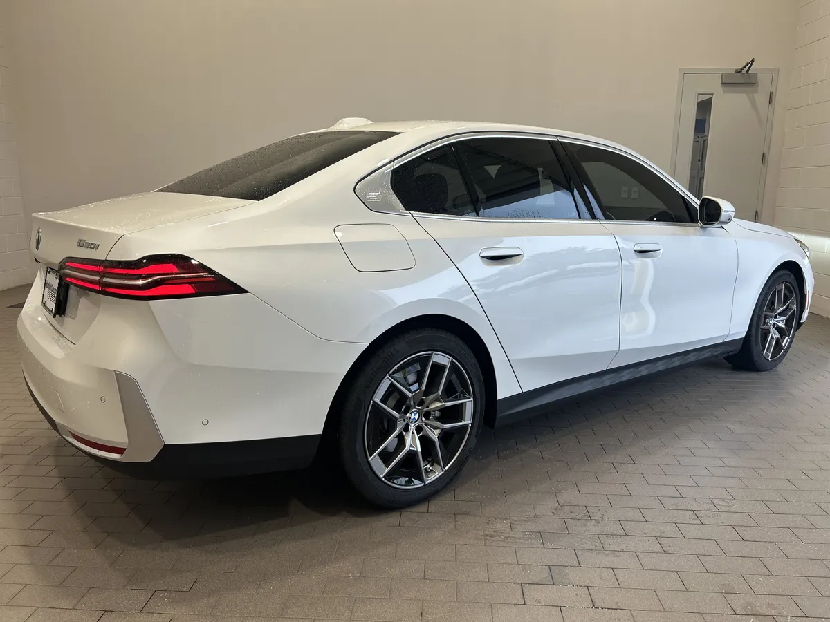 2026 BMW 5 Series 530i thumbnail 8