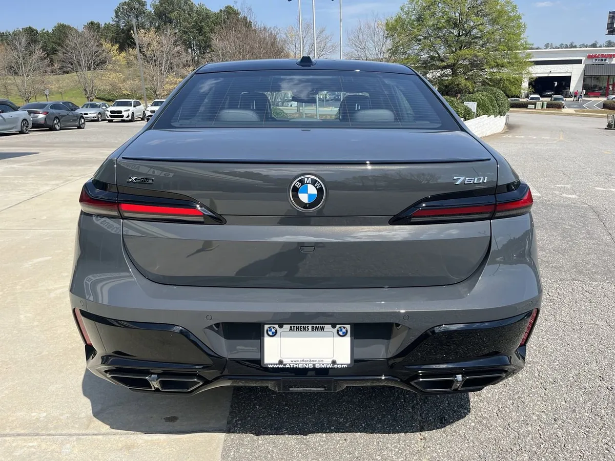 2026 BMW 760i xDrive thumbnail 12