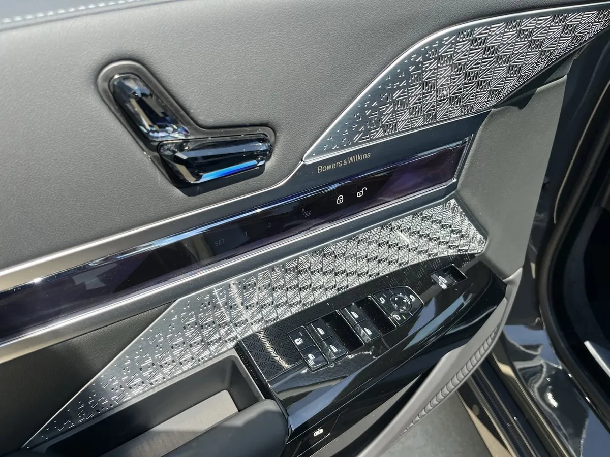 2026 BMW 760i xDrive thumbnail 16
