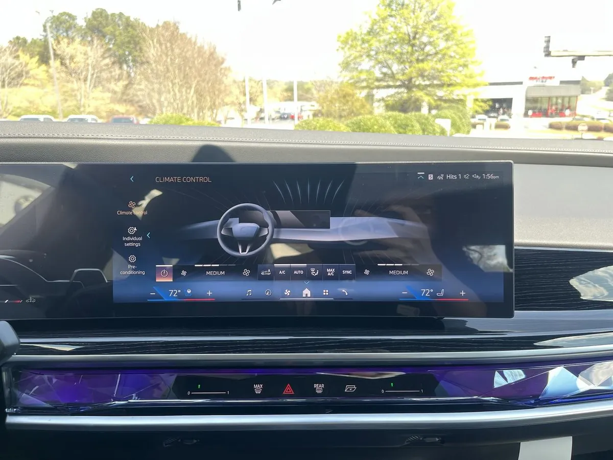 2026 BMW 760i xDrive thumbnail 24