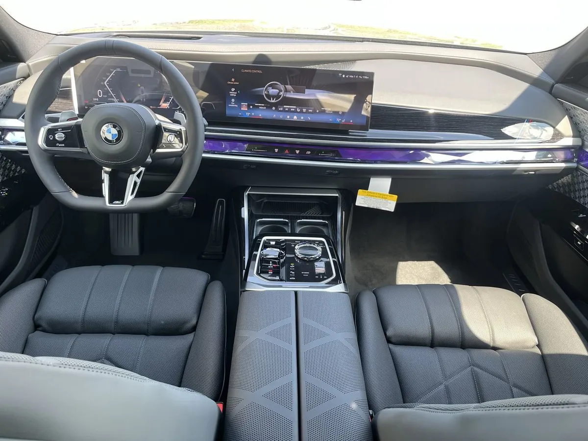 2026 BMW 760i xDrive thumbnail 26