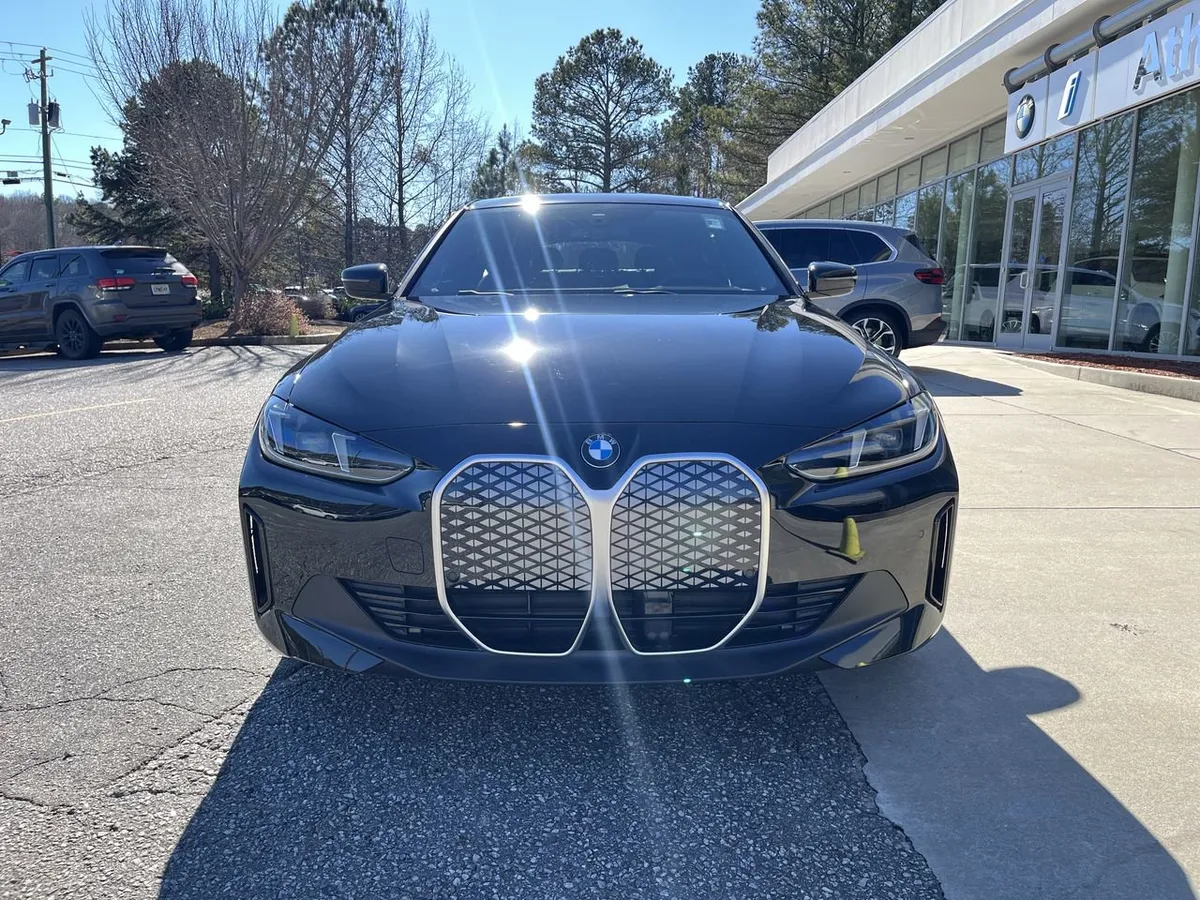 2026 BMW i4 eDrive40 thumbnail 3