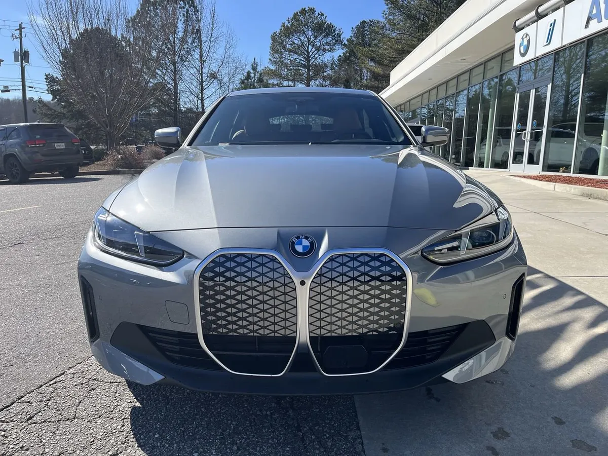 2026 BMW i4 eDrive40 thumbnail 10