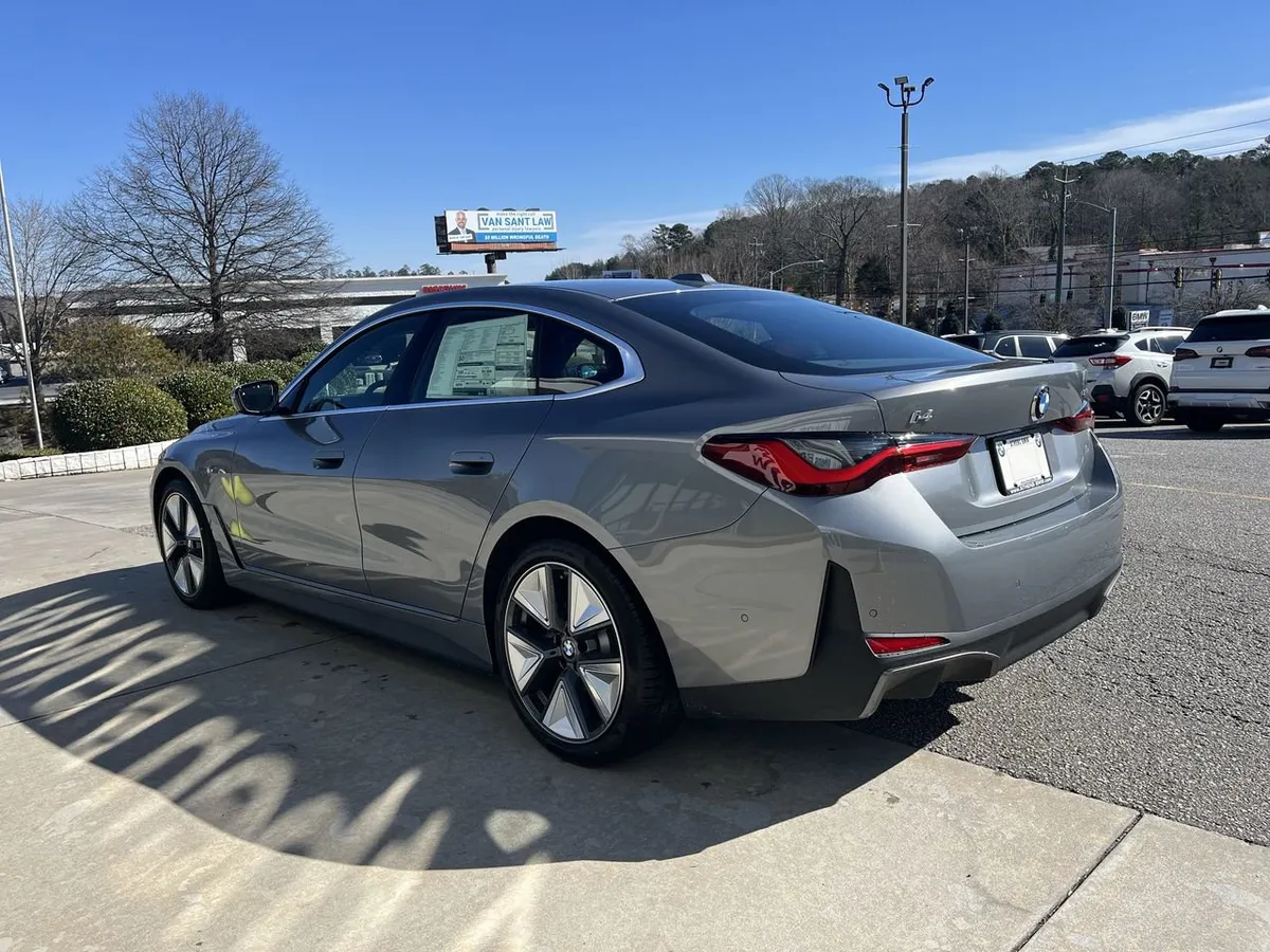 2026 BMW i4 eDrive40 thumbnail 6