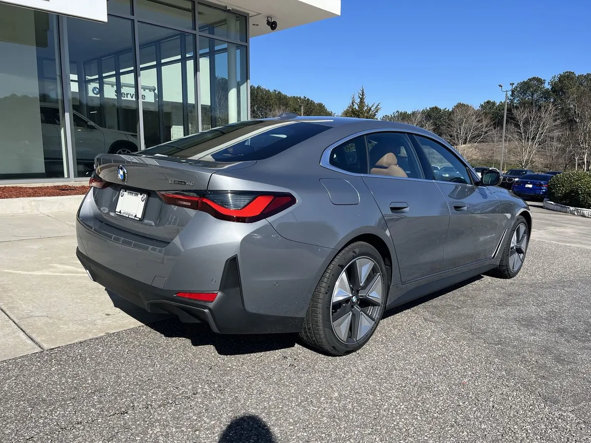 2026 BMW i4 eDrive40 thumbnail 8