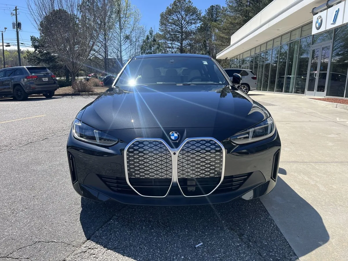 2026 BMW i4 eDrive40 thumbnail 3