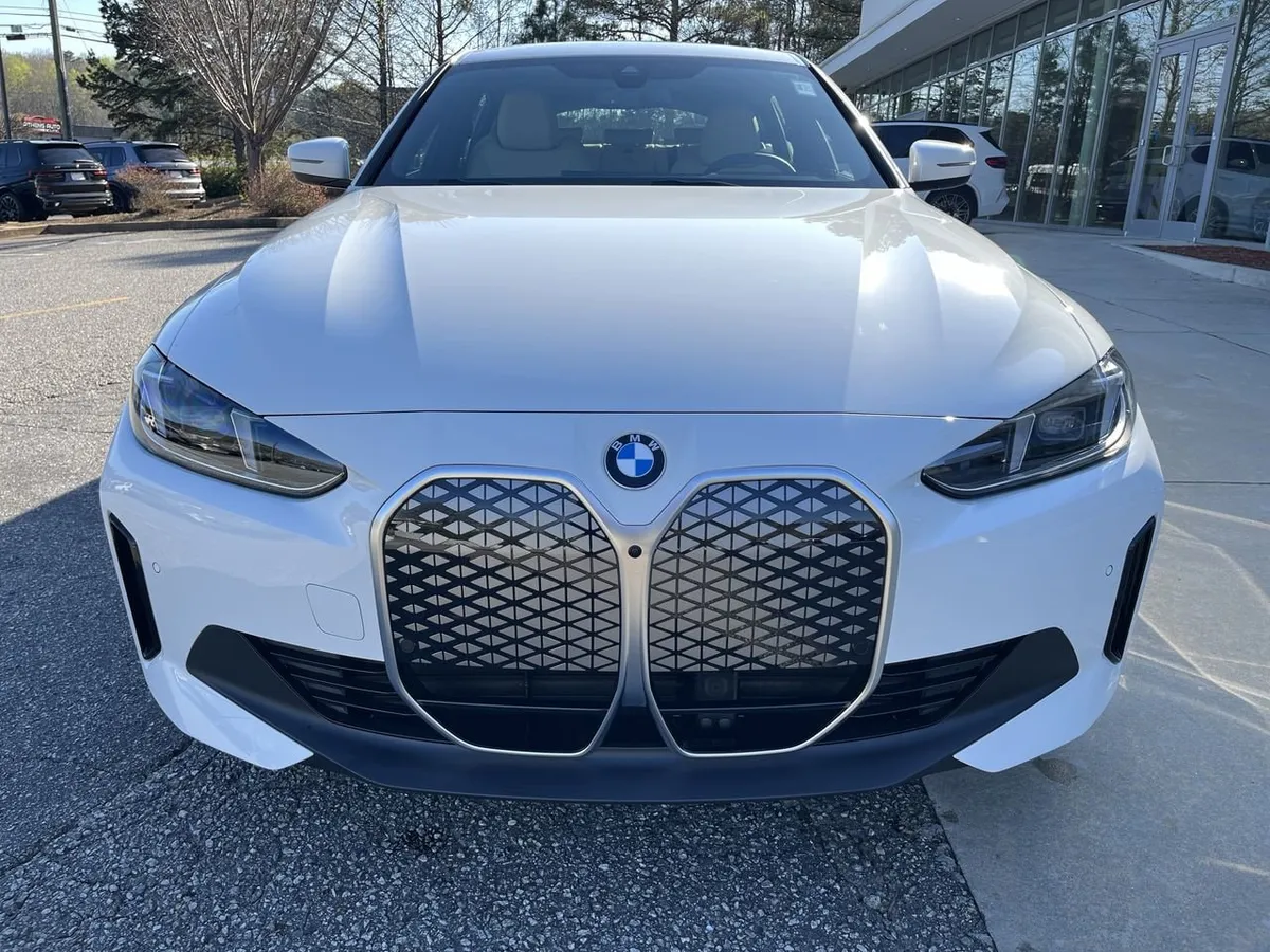 2026 BMW i4 eDrive40 thumbnail 10