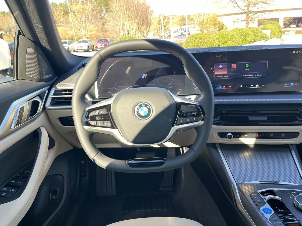 2026 BMW i4 eDrive40 thumbnail 18