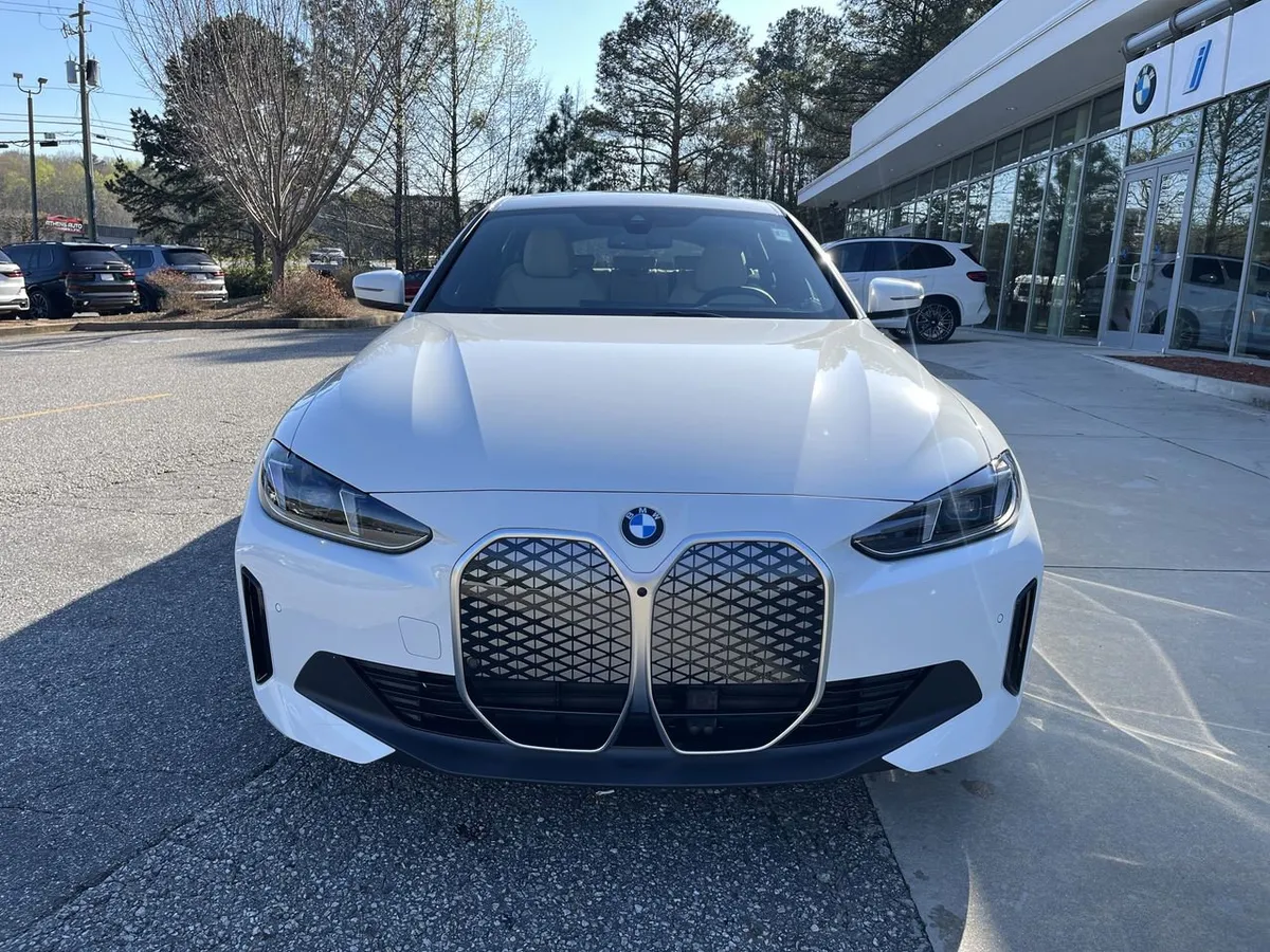 2026 BMW i4 eDrive40 thumbnail 3