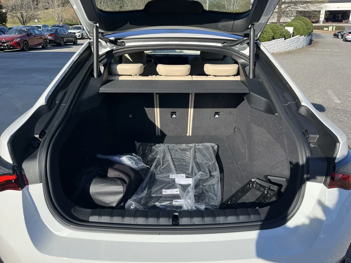 2026 BMW i4 eDrive40 thumbnail 33