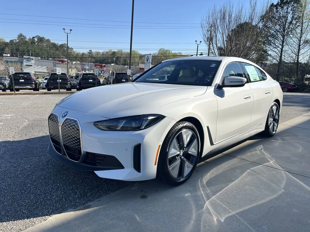 2026 BMW i4 eDrive40 thumbnail 4