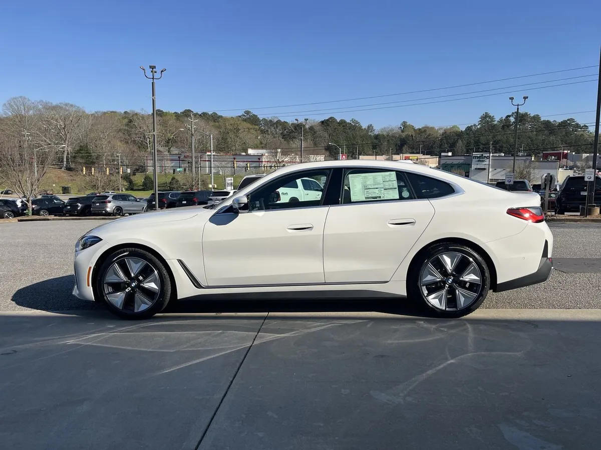 2026 BMW i4 eDrive40 thumbnail 5