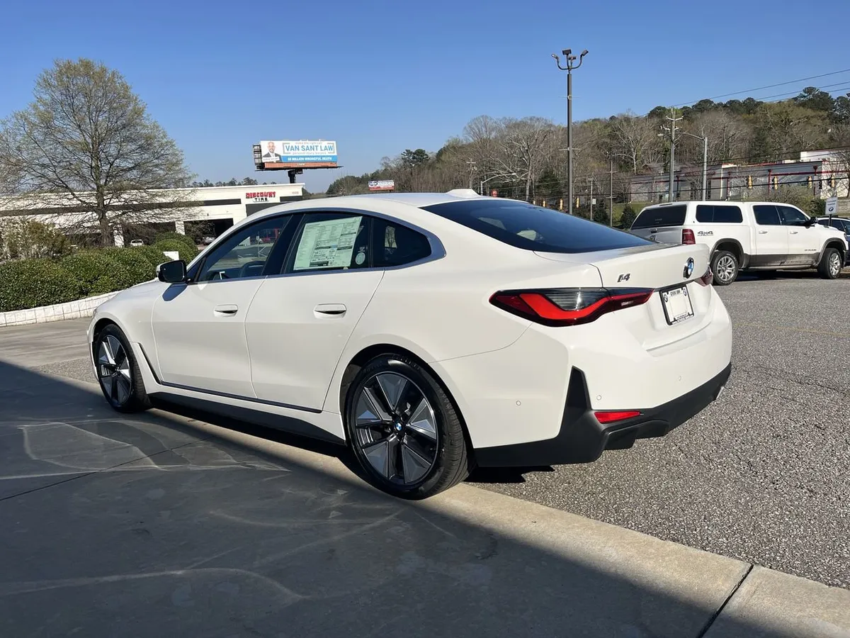 2026 BMW i4 eDrive40 thumbnail 6