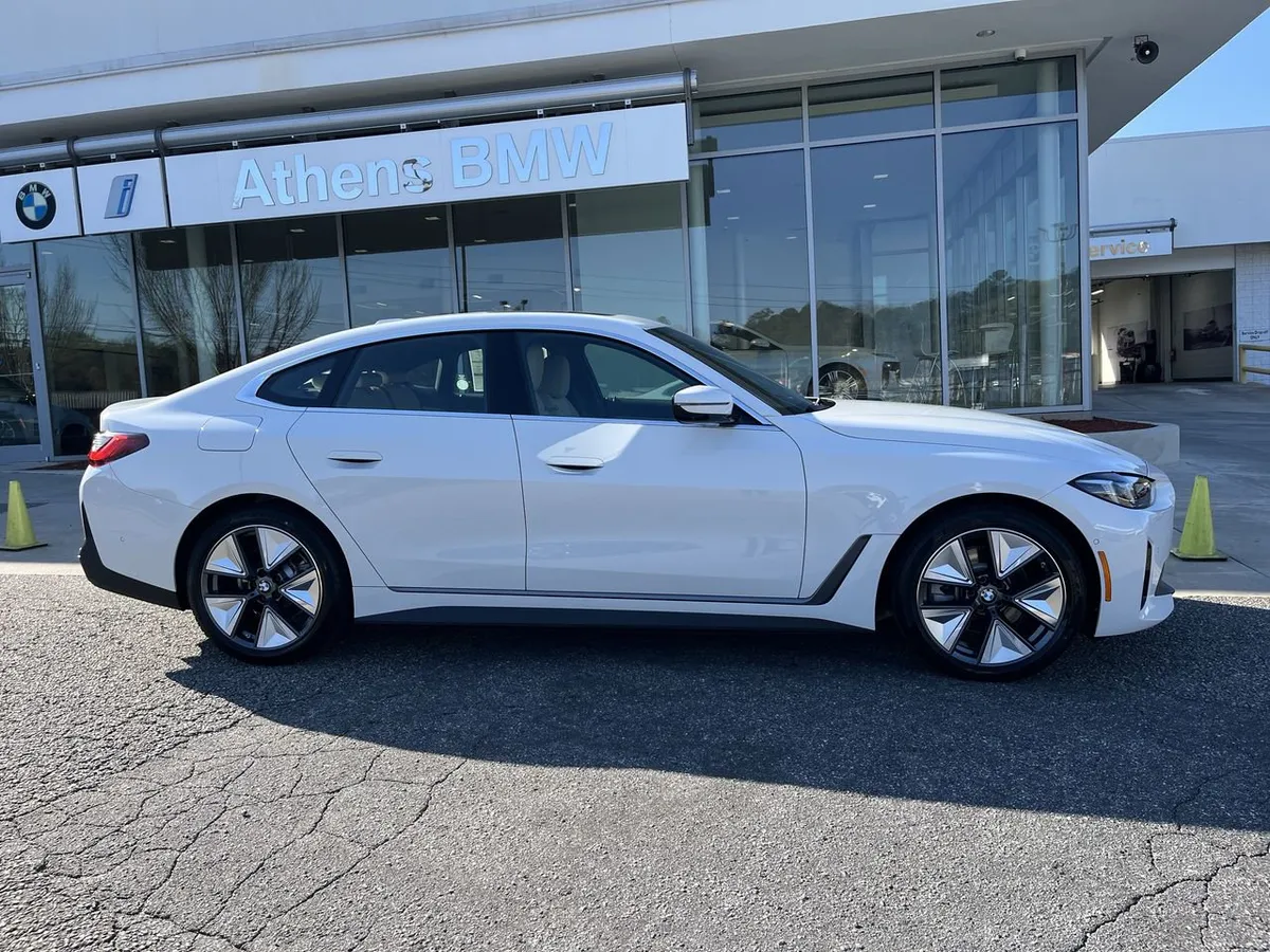 2026 BMW i4 eDrive40 thumbnail 9
