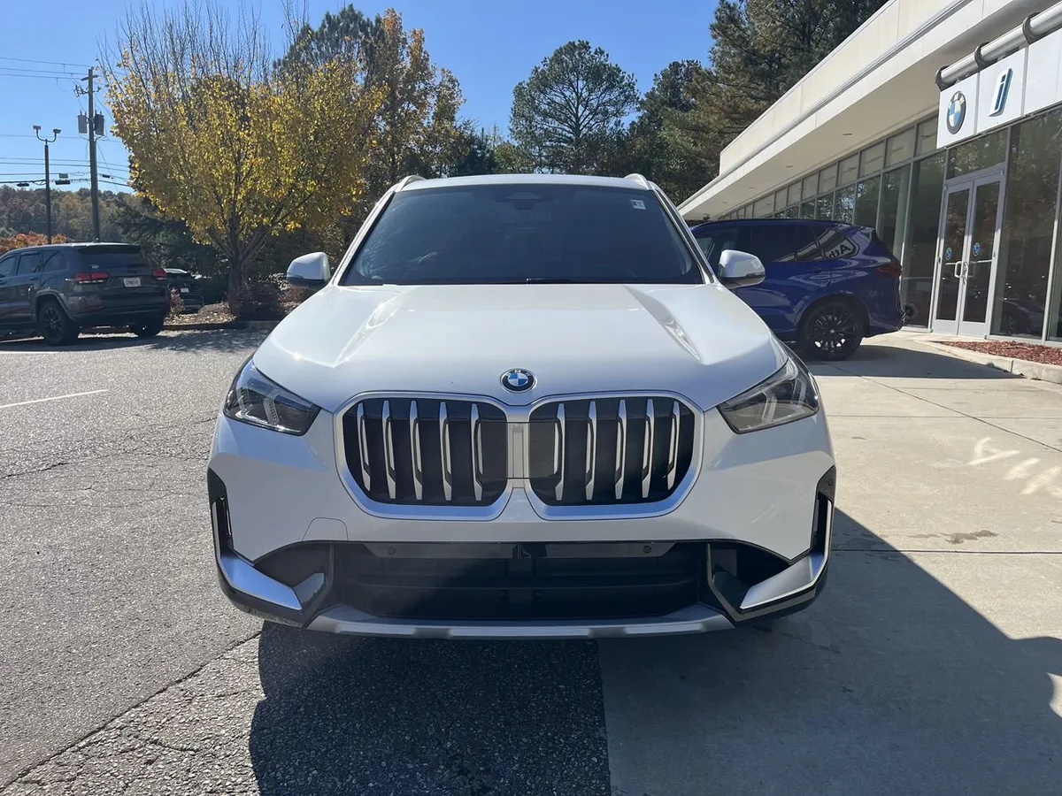 2026 BMW X1 xDrive28i thumbnail 3