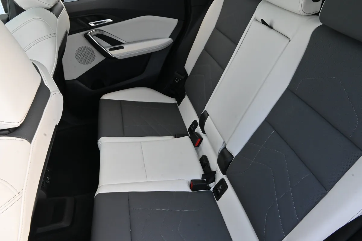 2026 BMW X1 xDrive28i thumbnail 12