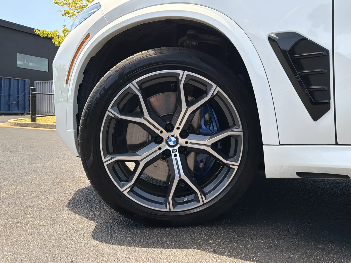 2026 BMW X5 M60i thumbnail 17