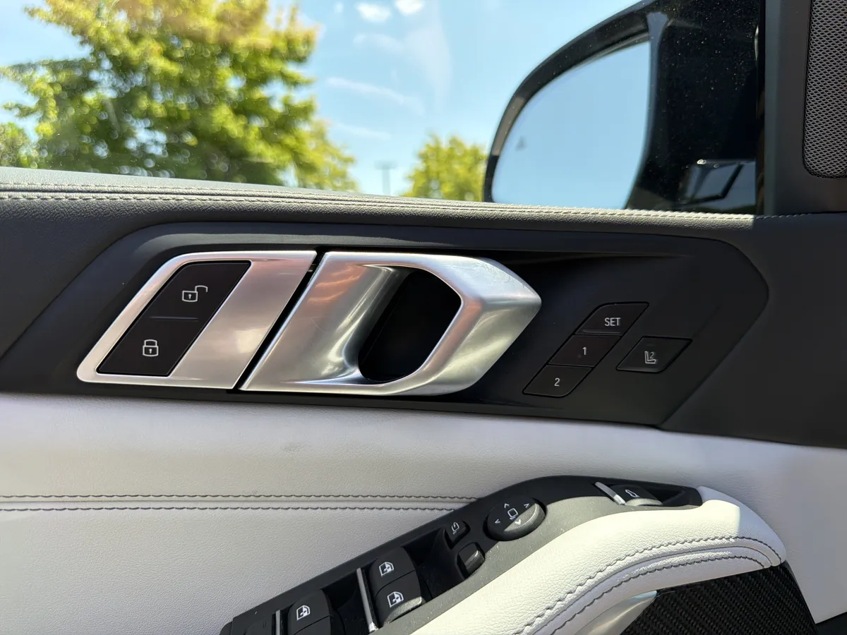 2026 BMW X5 M60i thumbnail 25