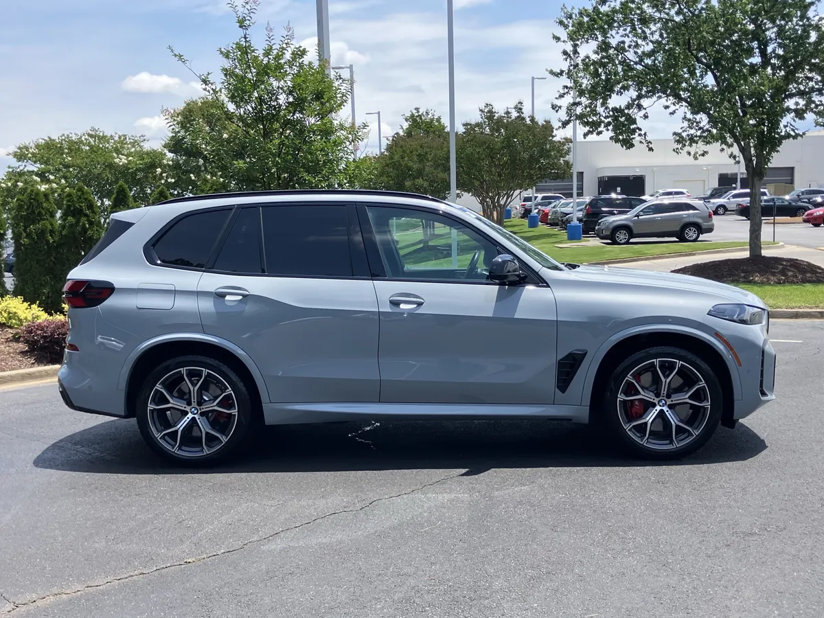 2026 BMW X5 M60i Sports Activity Vehicle thumbnail 11