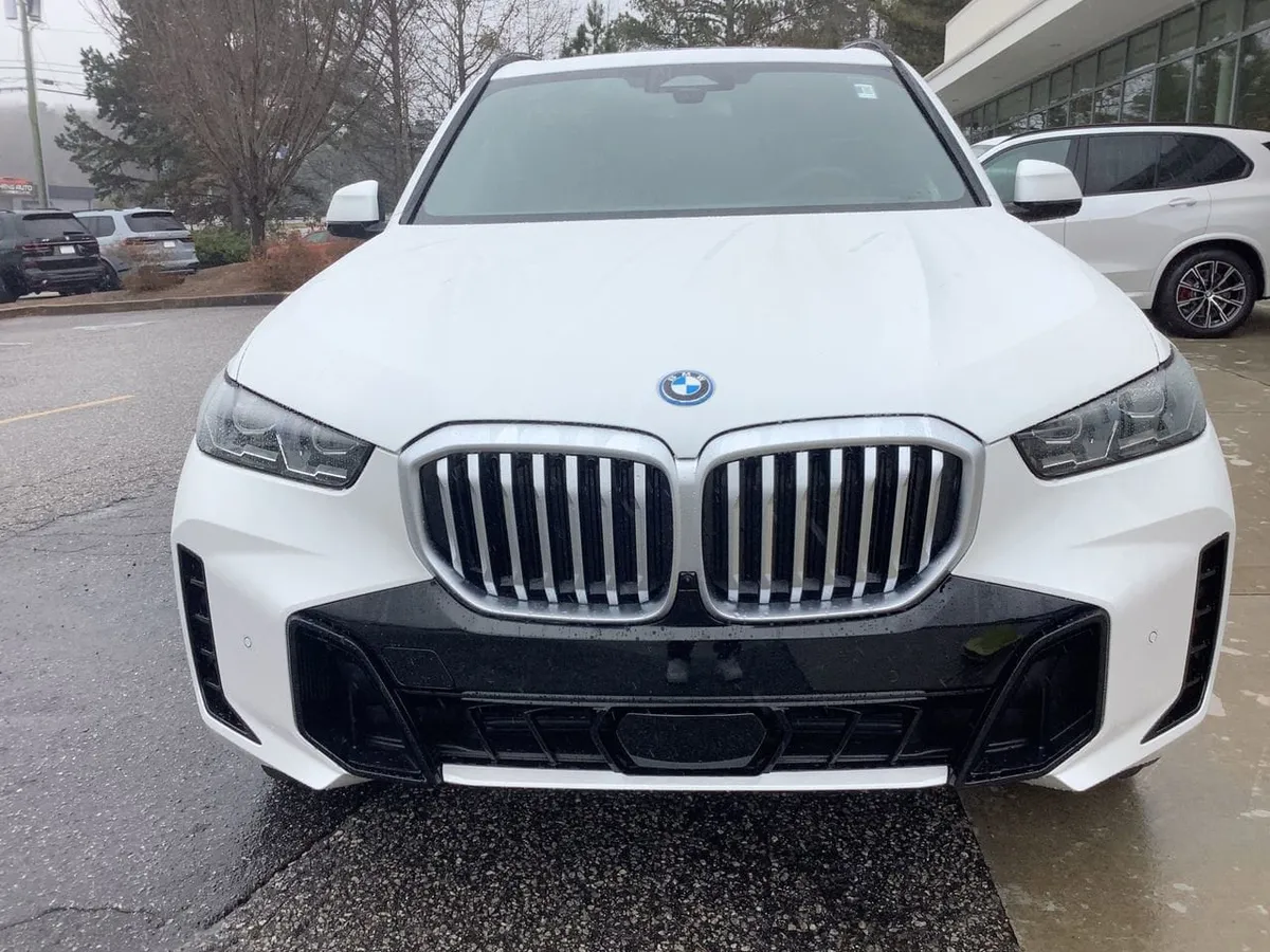 2026 BMW X5 PHEV xDrive50e thumbnail 10
