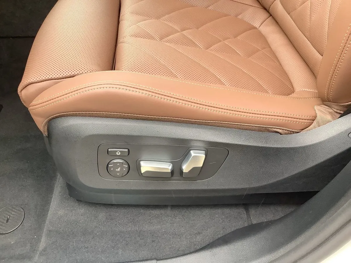 2026 BMW X5 PHEV xDrive50e thumbnail 15