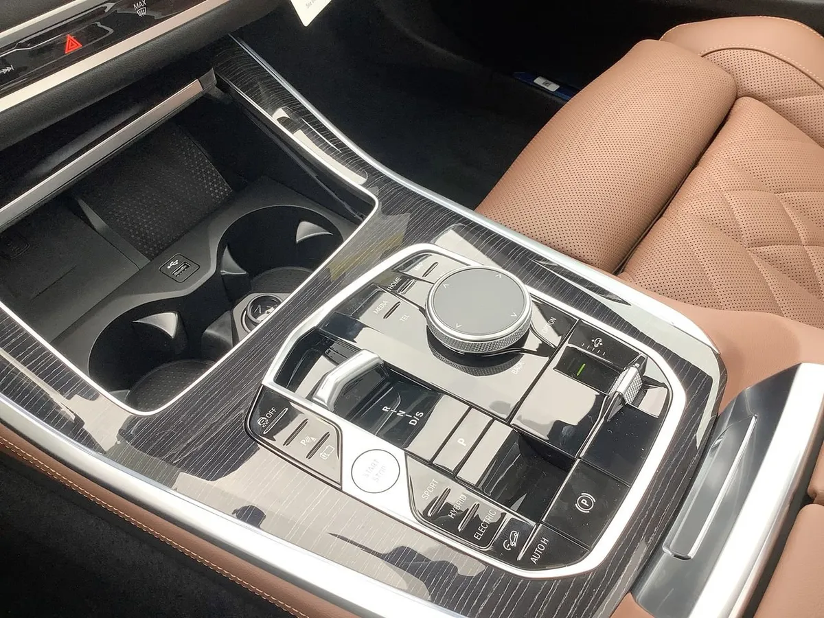 2026 BMW X5 PHEV xDrive50e thumbnail 25