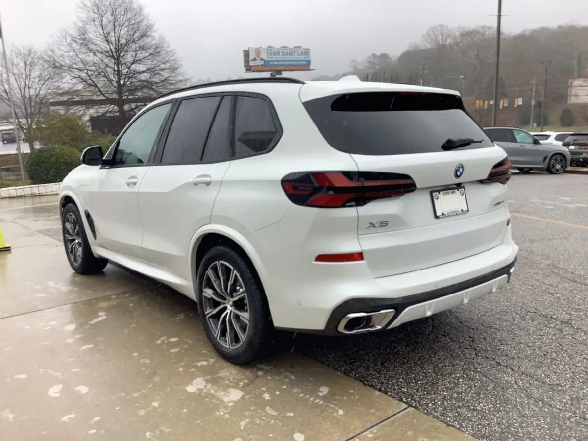 2026 BMW X5 PHEV xDrive50e thumbnail 6