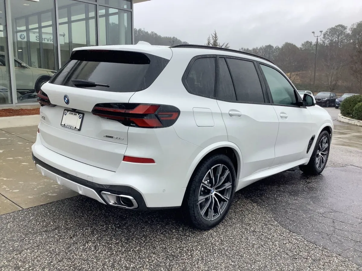 2026 BMW X5 PHEV xDrive50e thumbnail 8