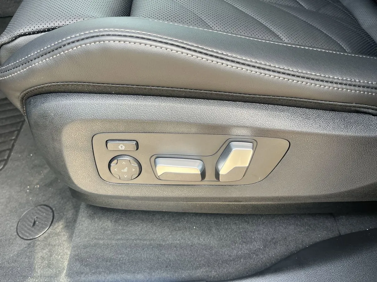 2026 BMW X5 PHEV xDrive50e thumbnail 15