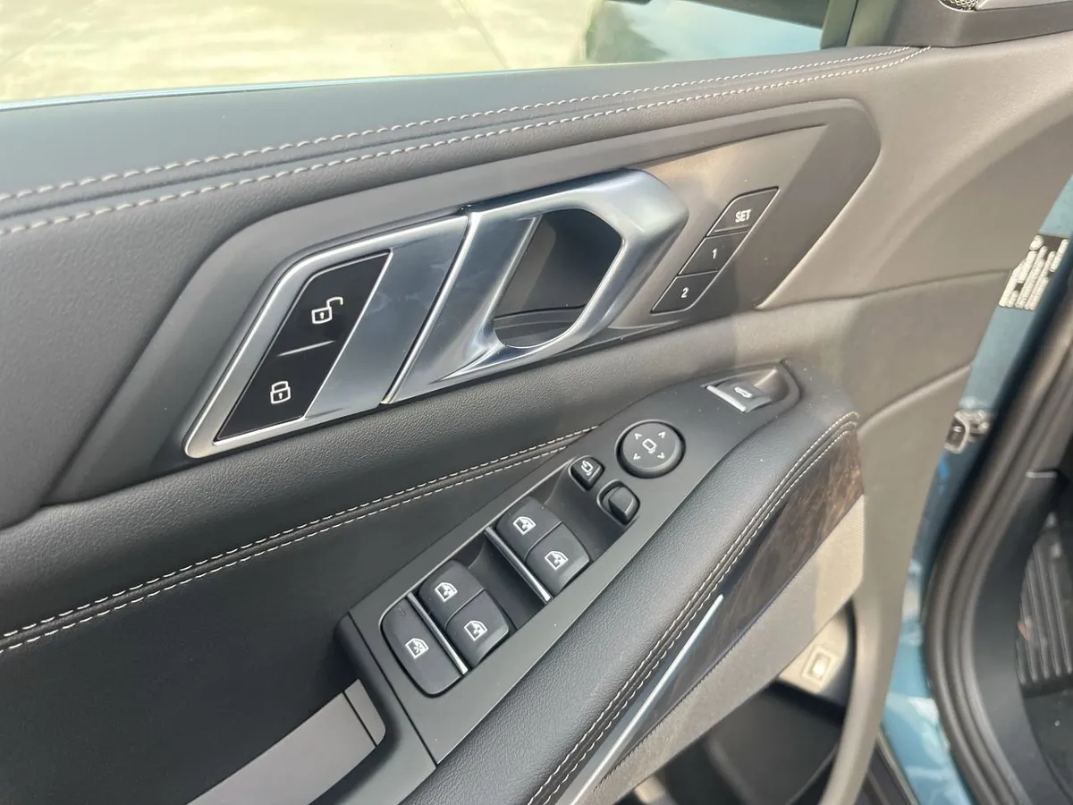 2026 BMW X5 PHEV xDrive50e thumbnail 18