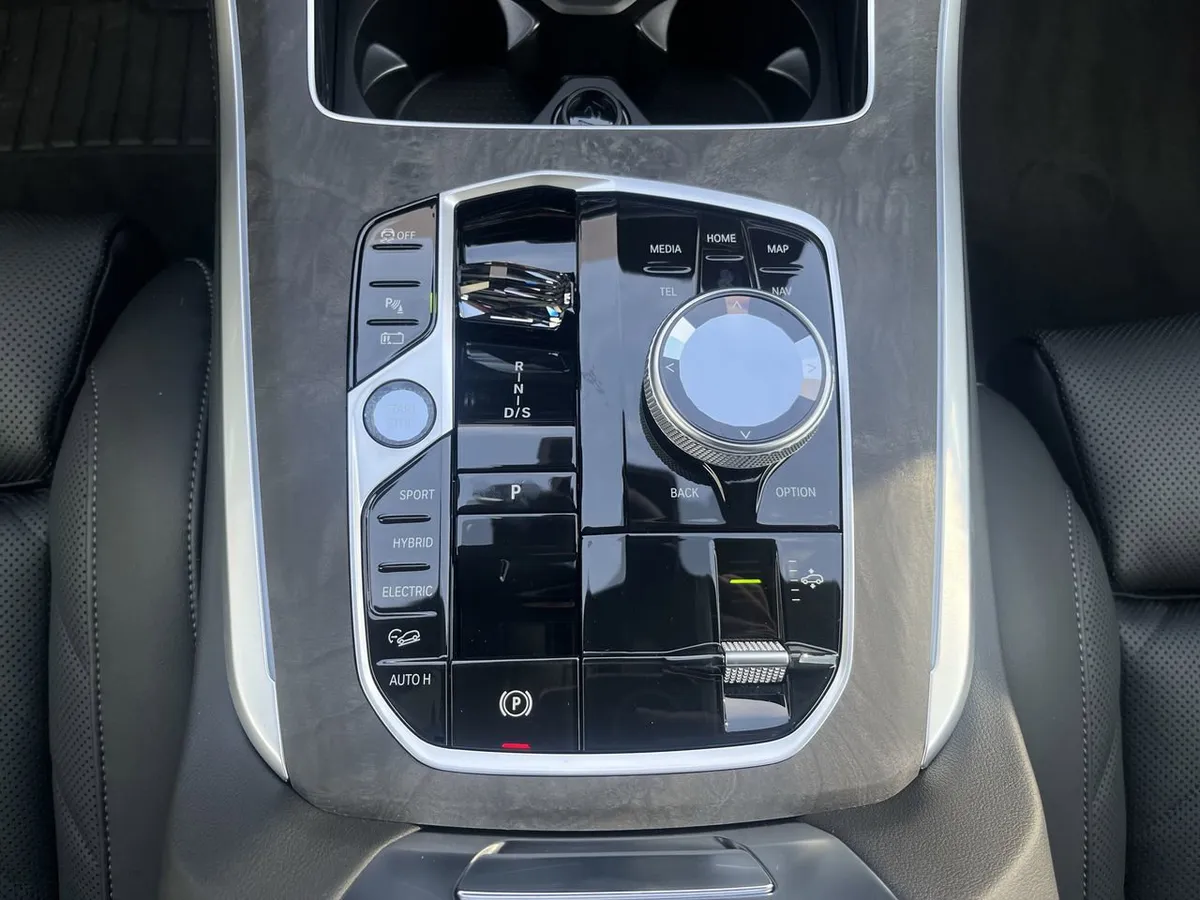 2026 BMW X5 PHEV xDrive50e thumbnail 26