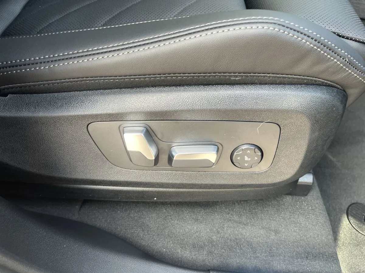 2026 BMW X5 PHEV xDrive50e thumbnail 36