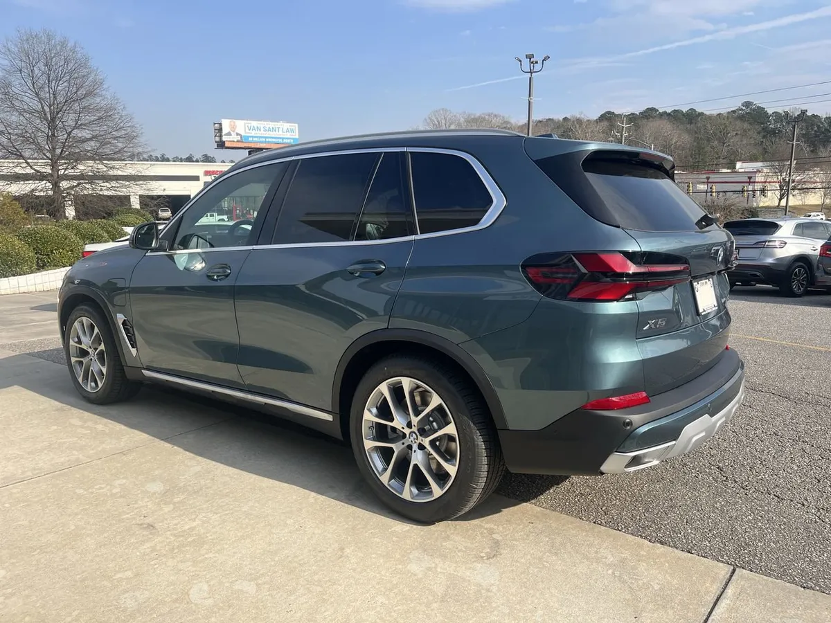 2026 BMW X5 PHEV xDrive50e thumbnail 6