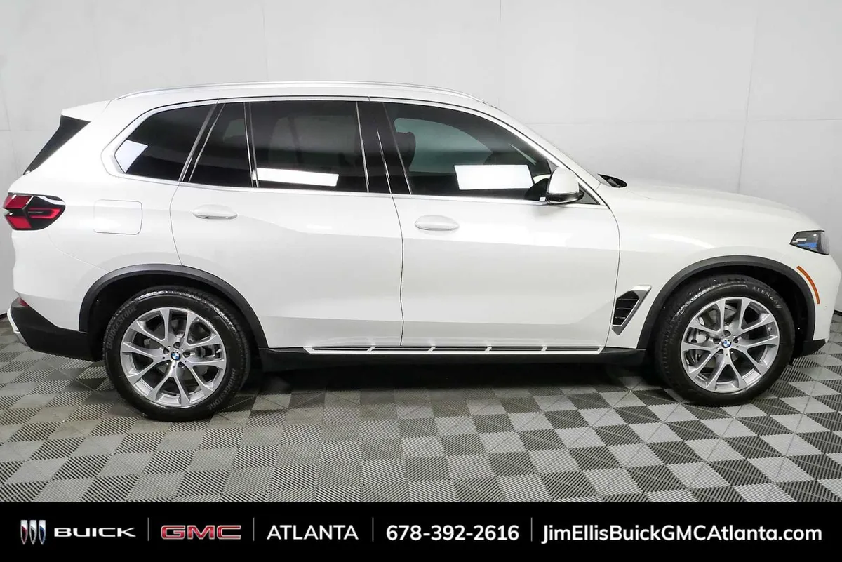 2026 BMW X5 xDrive40i xDrive40i thumbnail 2