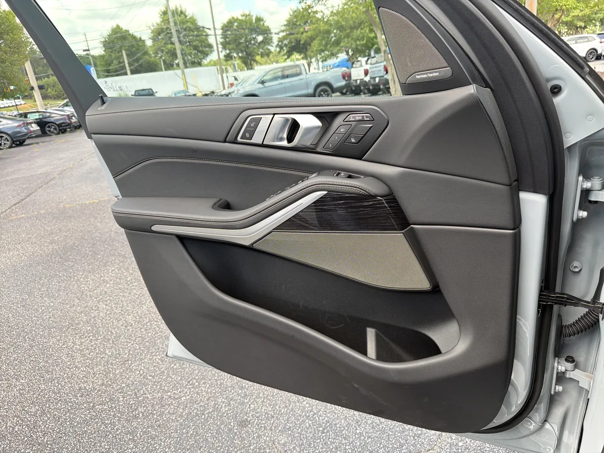 2026 BMW X7 xDrive40i thumbnail 16