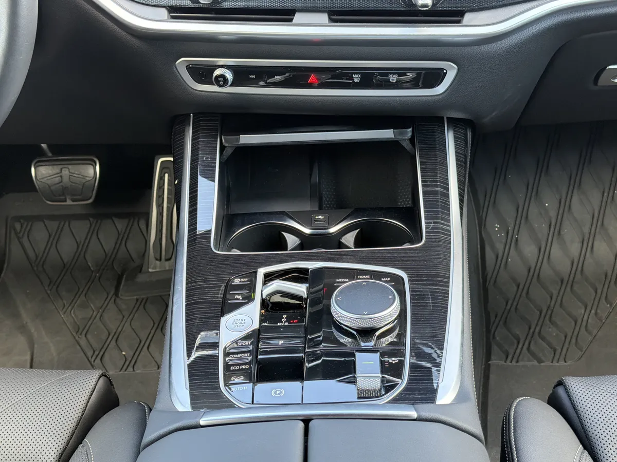 2026 BMW X7 xDrive40i thumbnail 6