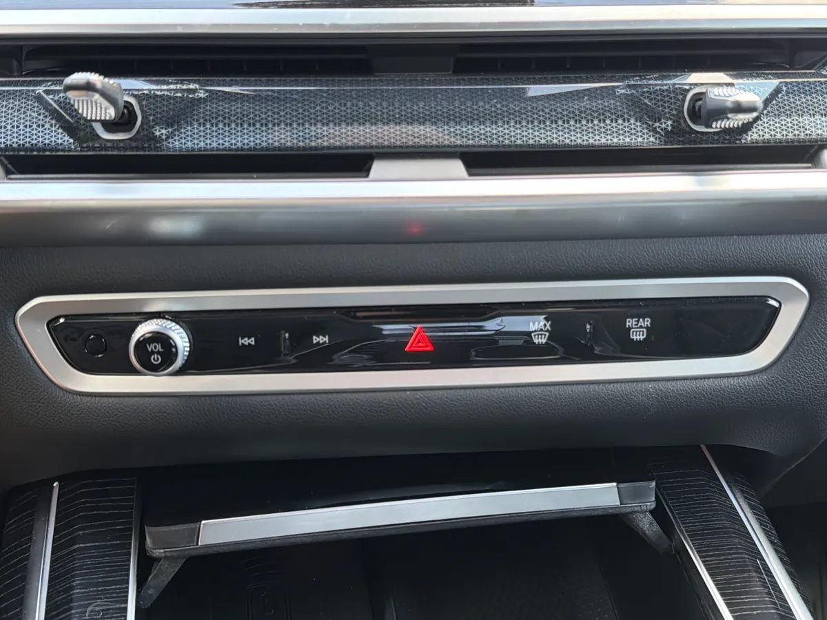 2026 BMW X7 xDrive40i thumbnail 7
