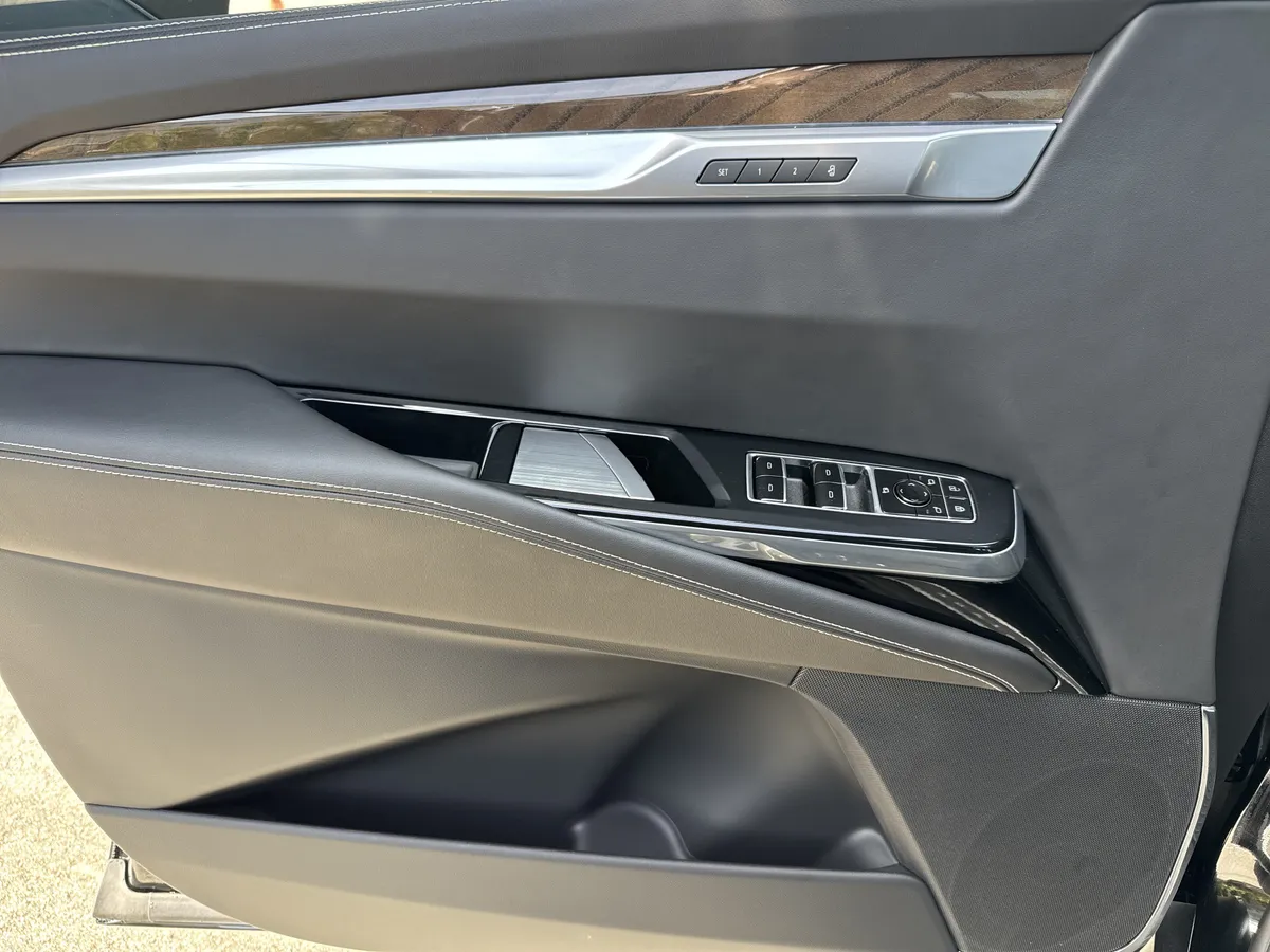 2026 CADILLAC Escalade 4WD Platinum Sport thumbnail 13