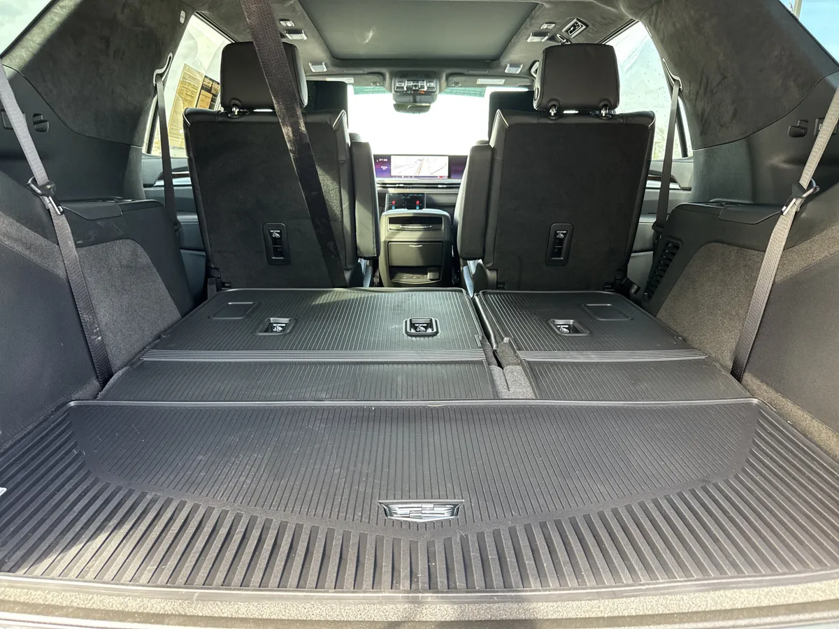 2026 CADILLAC Escalade 4WD Platinum Sport thumbnail 37