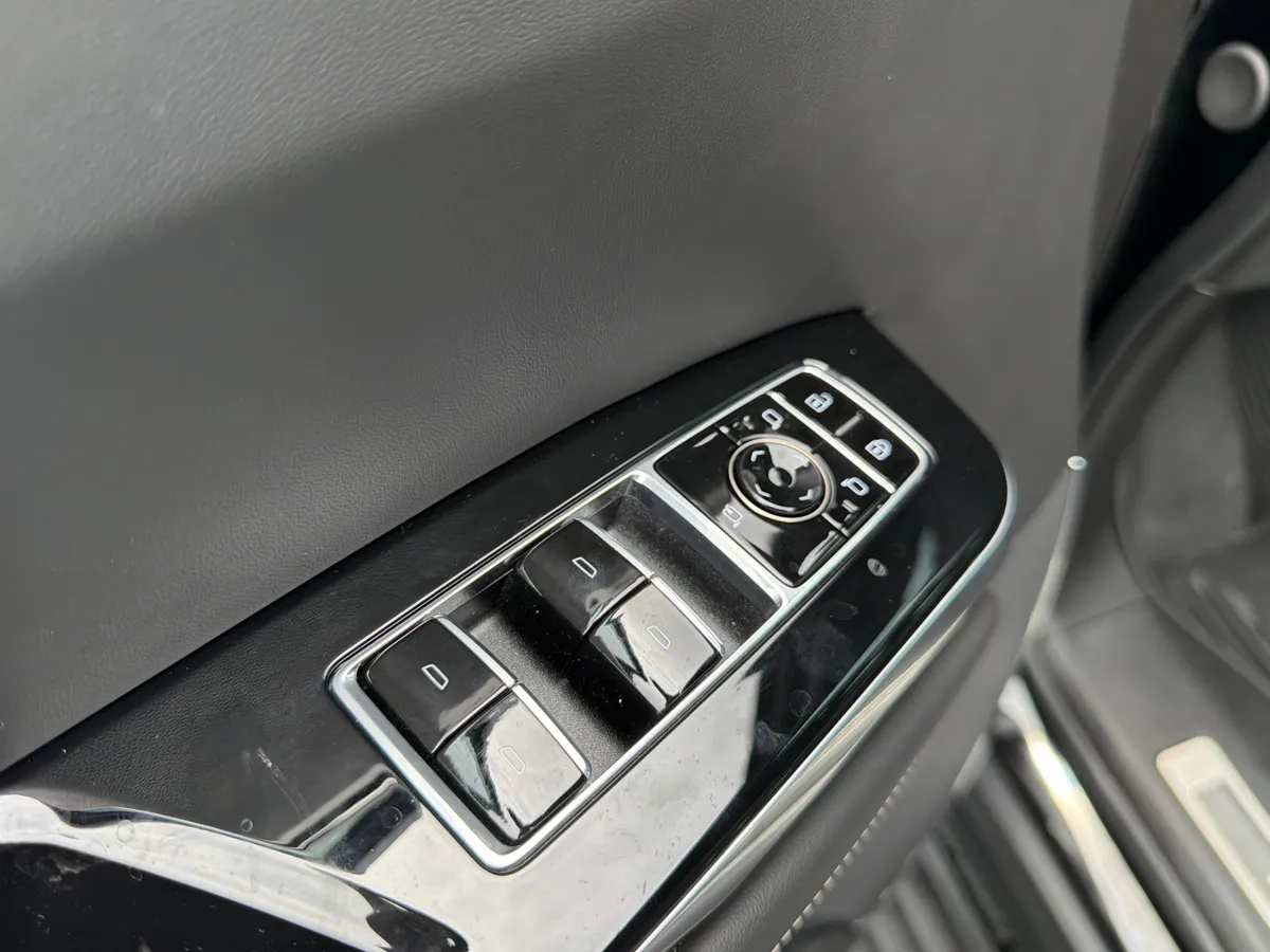 2026 CADILLAC Escalade 4WD Platinum Sport thumbnail 26