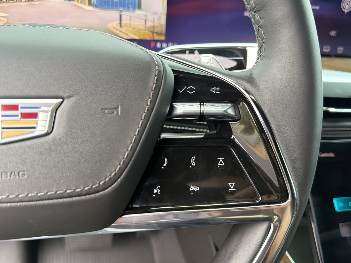 2026 CADILLAC Escalade 4WD Platinum Sport thumbnail 32