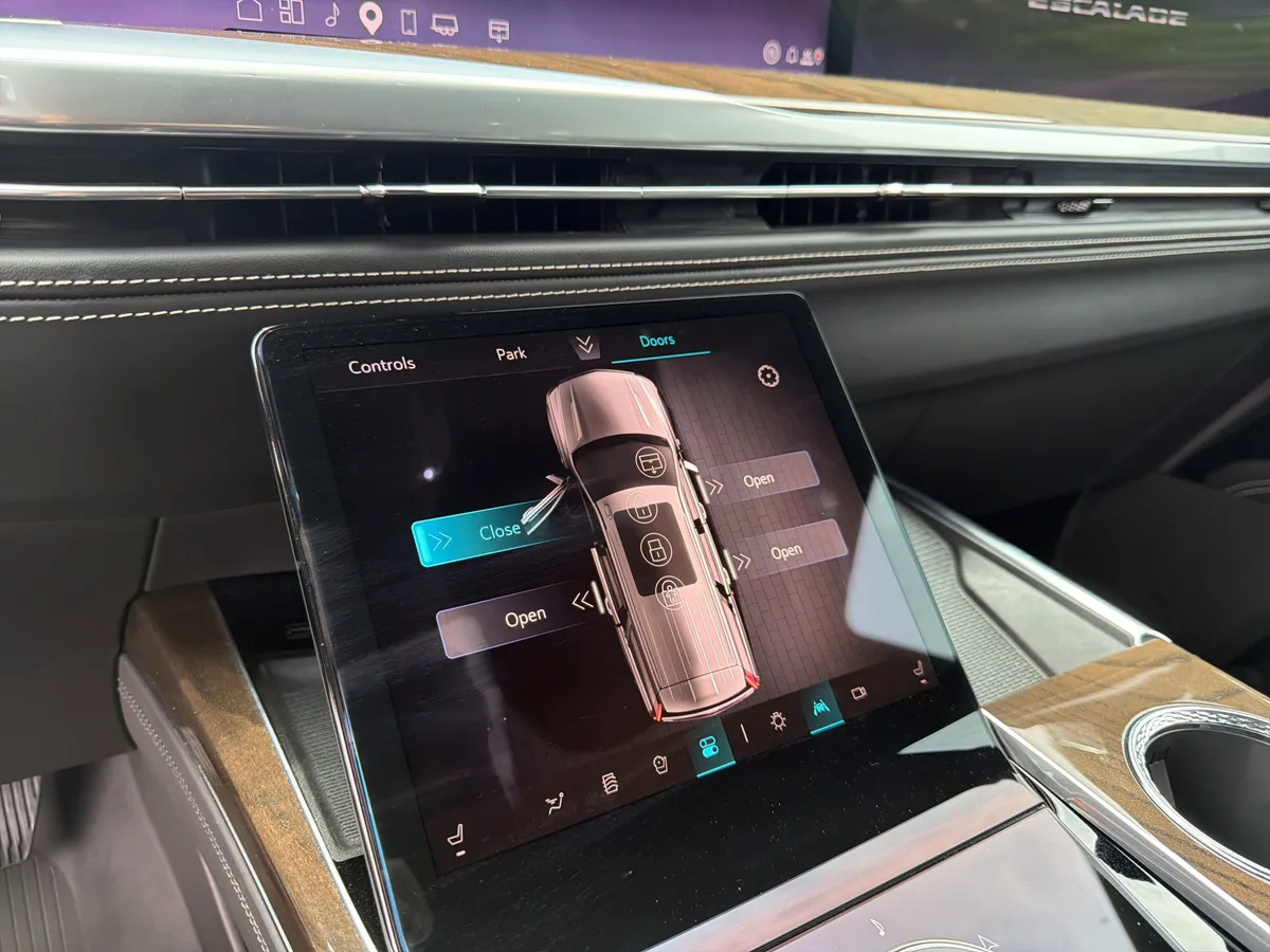 2026 CADILLAC Escalade 4WD Platinum Sport thumbnail 39