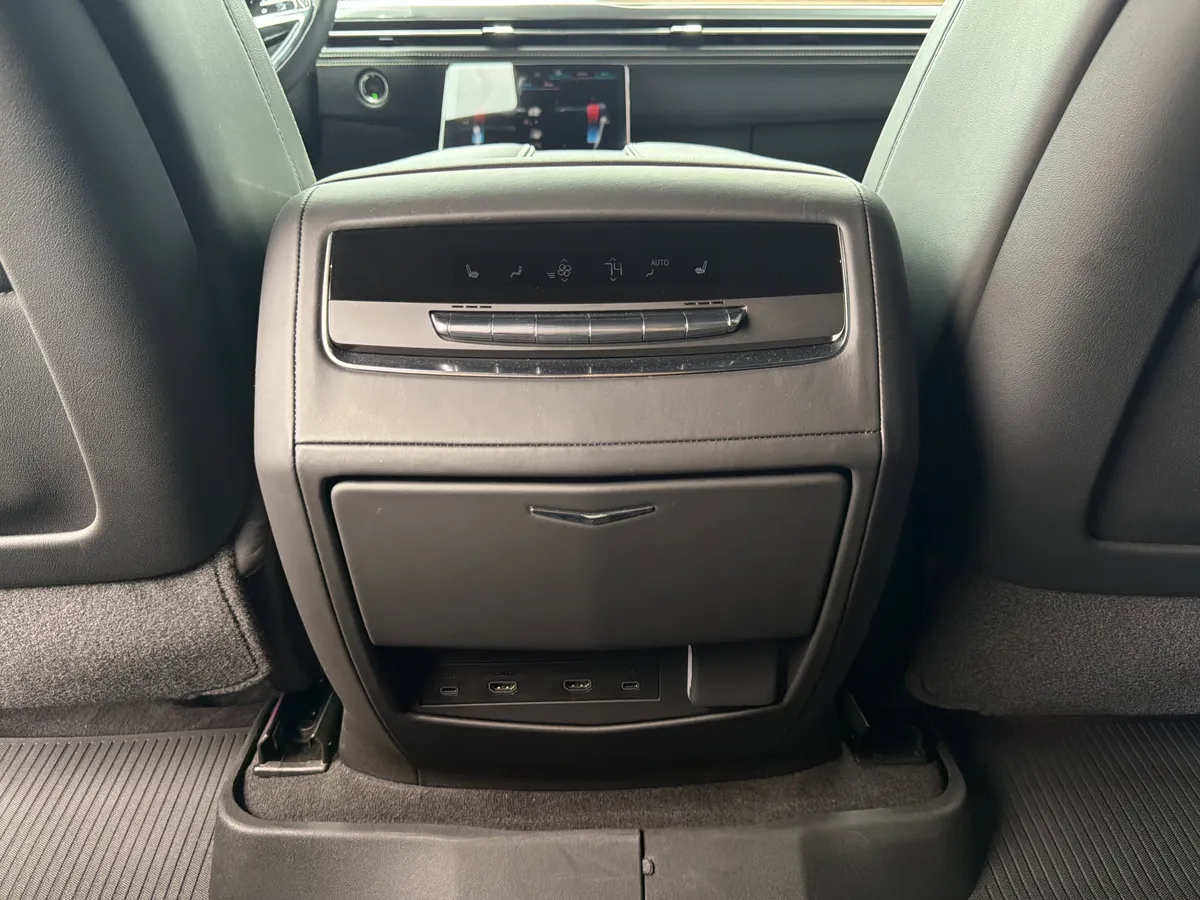 2026 CADILLAC Escalade 4WD Platinum Sport thumbnail 45