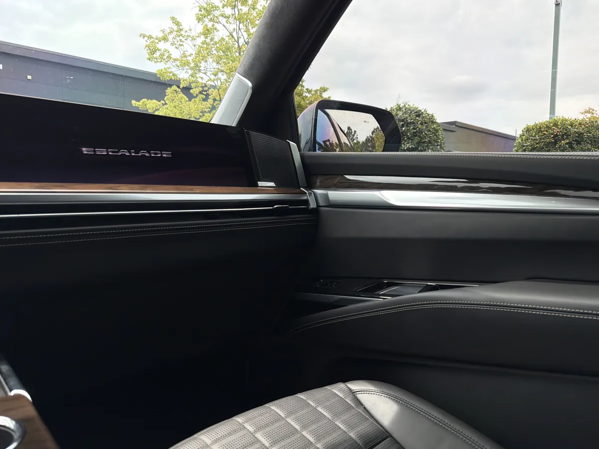 2026 CADILLAC Escalade 4WD Platinum Sport thumbnail 47